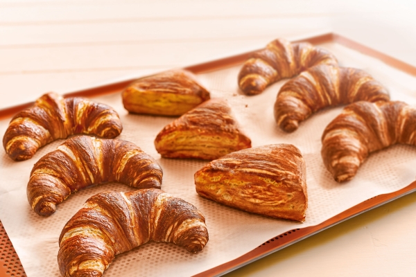 Tiered stand with lye croissants and sandwich variant.
