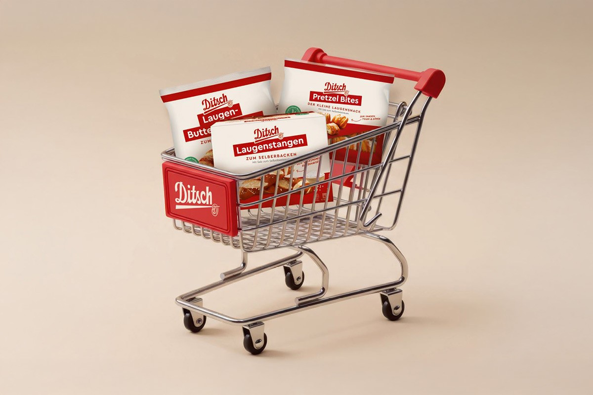 Mini shopping cart with Ditsch logo, filled with Ditsch product packaging on beige ground.