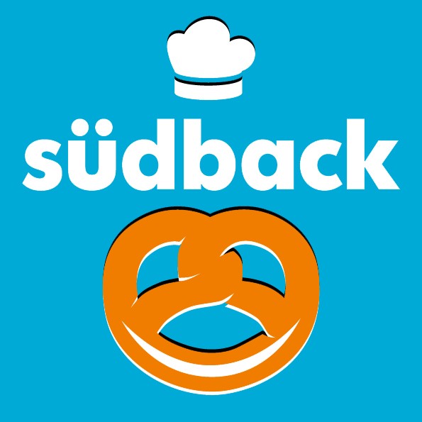 Suedback-Messelogo: Hellblauer Hintergrund, Kochmuetze, Schriftzug und Brezel-Grafik.