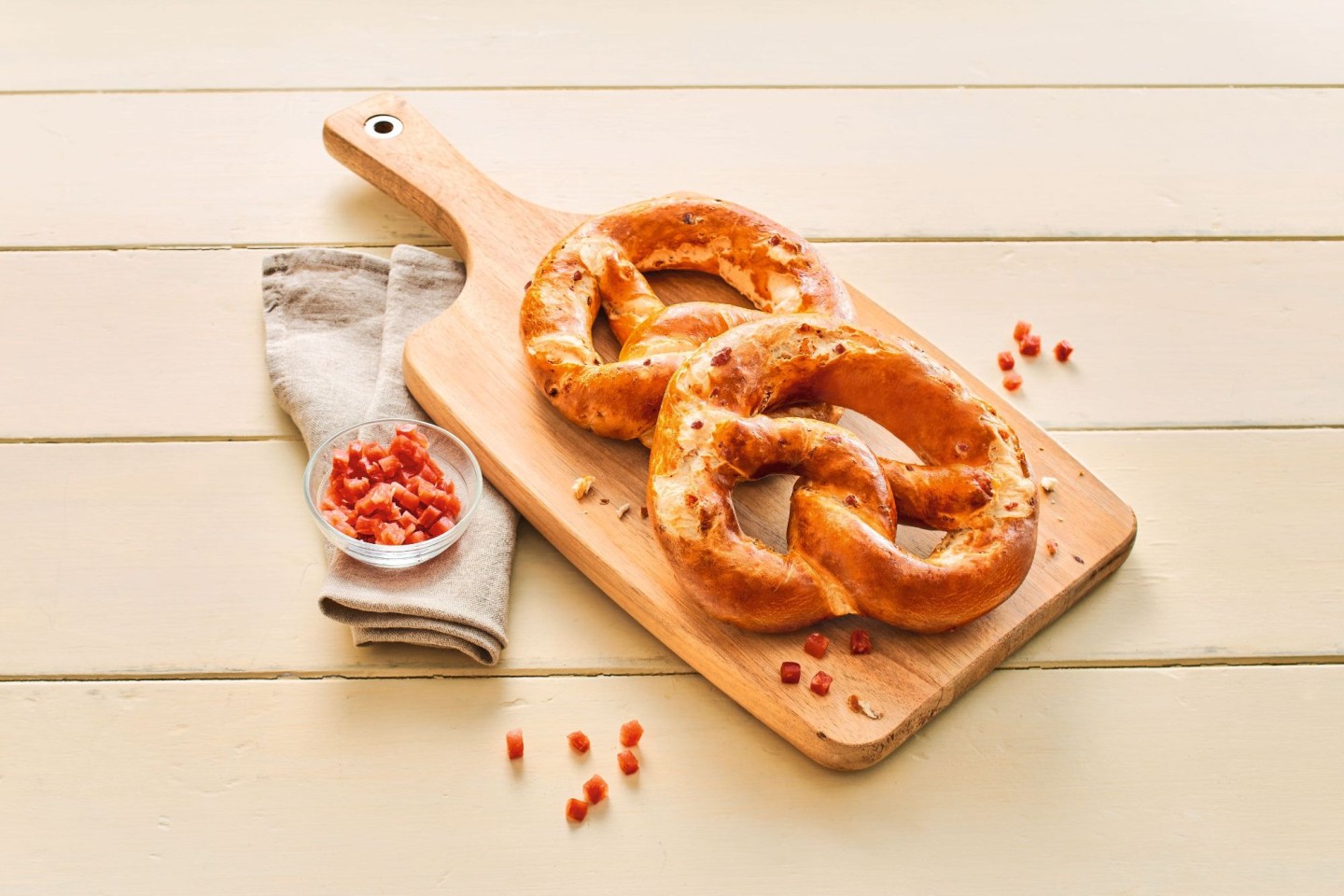6381_Mood_XL-Laugenbrezel mit originalem Schwarzwälder Schinken - klein